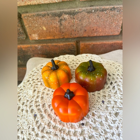 *Pumpkin Tealight Candles Set of 3 - Picture 1 of 17